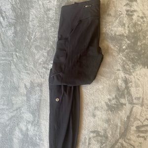 BLACK LULULEMON SWIFT SPEED 28” LEGGINGS
